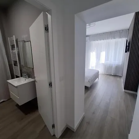 Astra Bed & Breakfast *